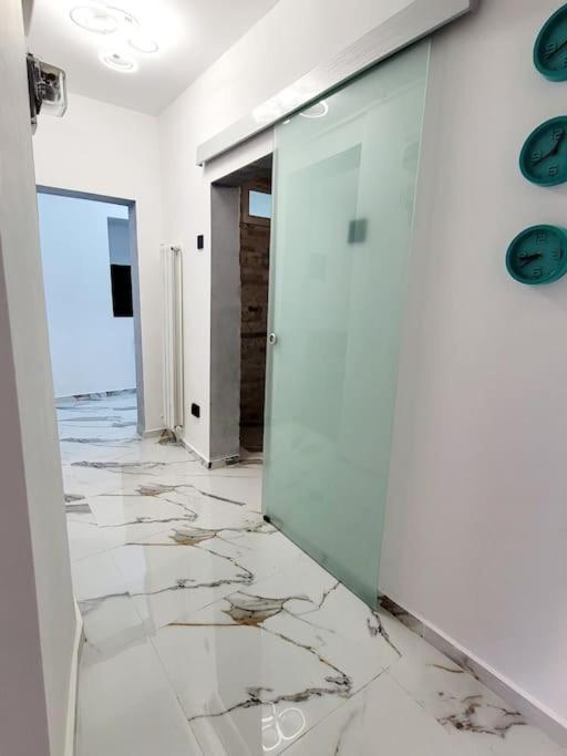 Modern Studio At Unirii Бухарест Экстерьер фото