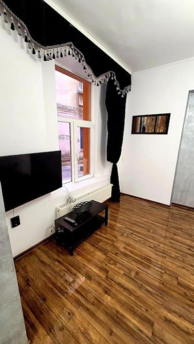 Modern Studio At Unirii Бухарест Экстерьер фото